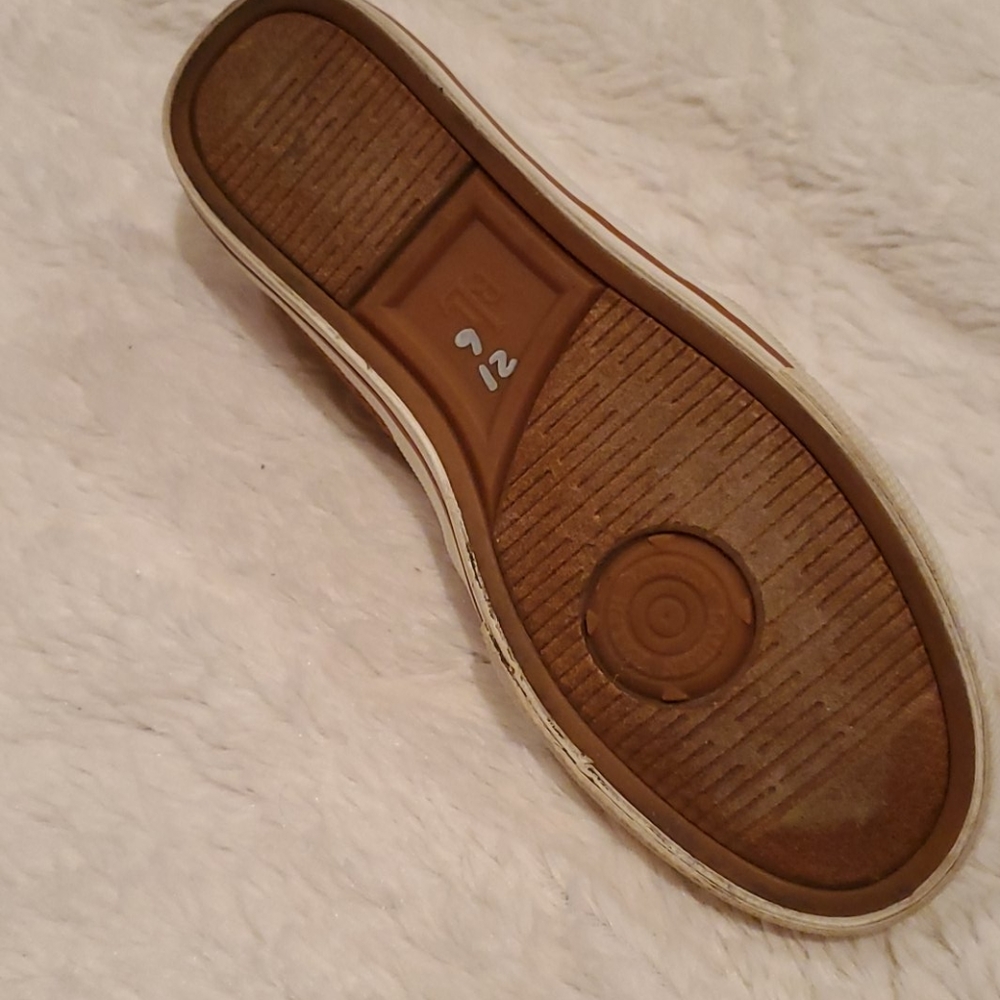 Shoes - Picture 4 of 4